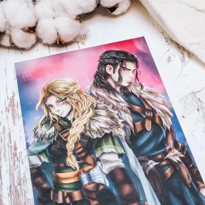 Handgefertigter A5 Artprint mit der Illustration von Yrsa und Kier unter roten Nordlichtern aus Nordic Clans von Asuka Lionera.